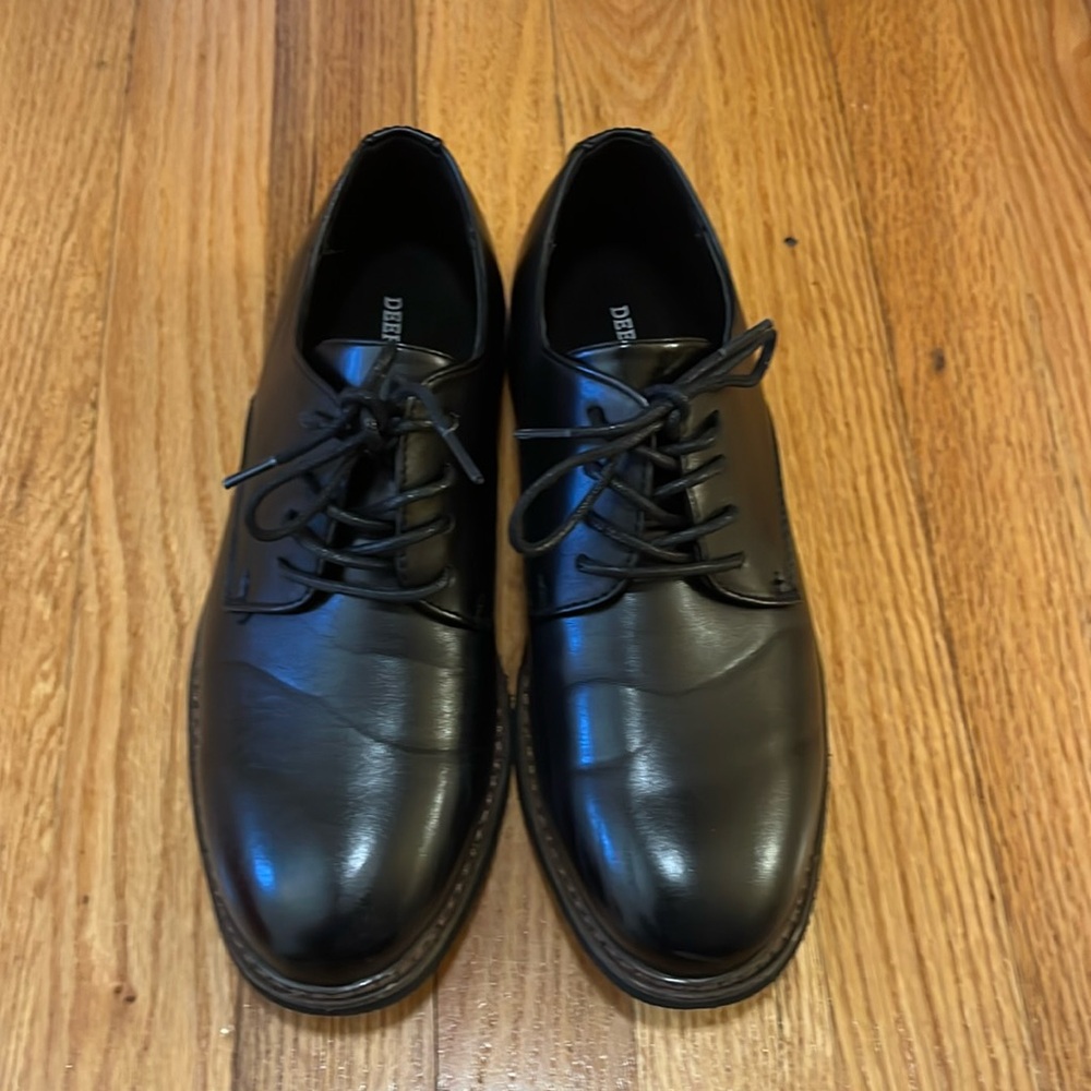 Boys dress shoes, size 5.5